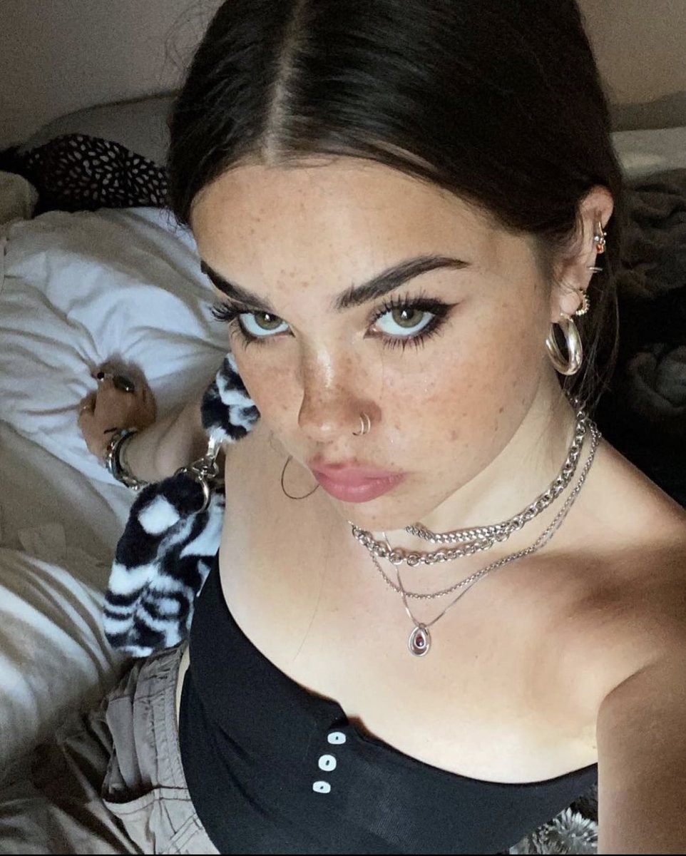 hey thirsty thursday (old pic bc im sick currently)