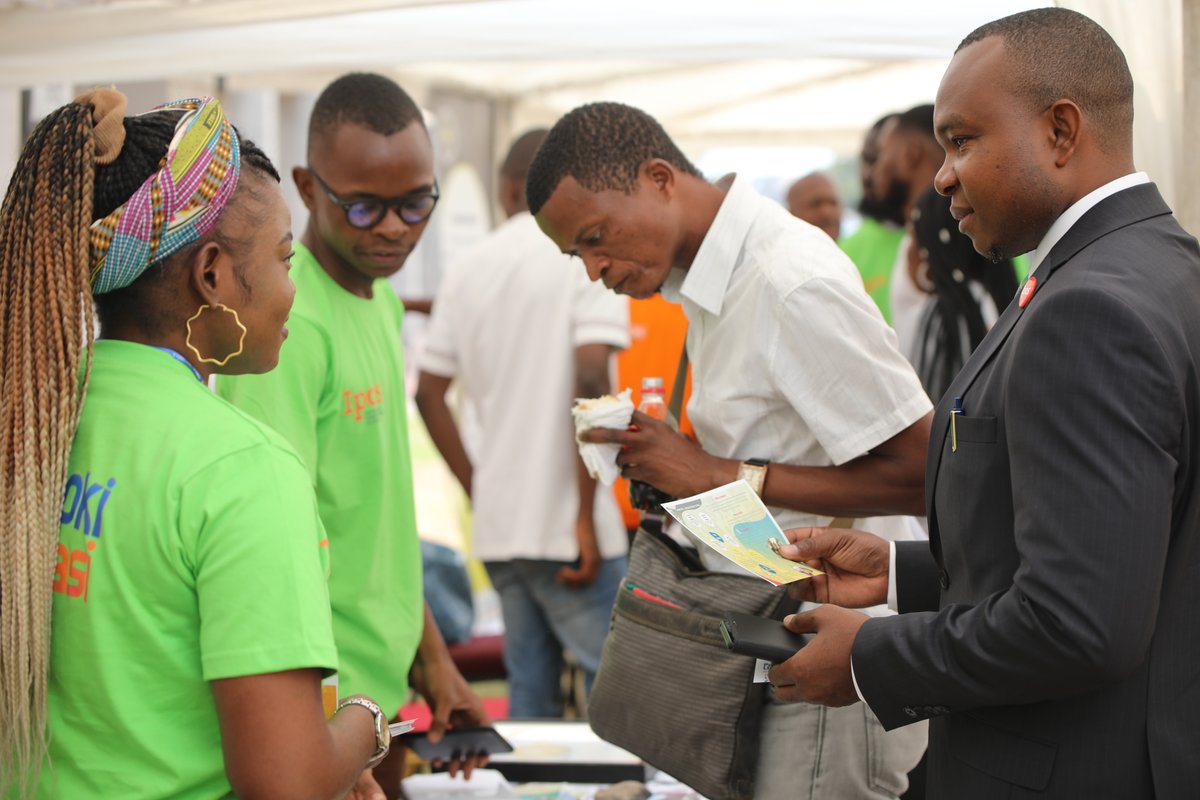 MakokiYaMwasi's tweet photo. 📣Célébration #JIJ2022 : A travers leurs stands d'exposition, les organisations membres du mouvement @YouthSprint qui tous travaillent pour le #DSSR, ont exposé les résultats de leur travail dans la communauté. 💪 @IpasOrg  @SwedeninDRCongo @NLkinbrazza @JeunesseCN_RDC https://t.co/MY7W6Skv88