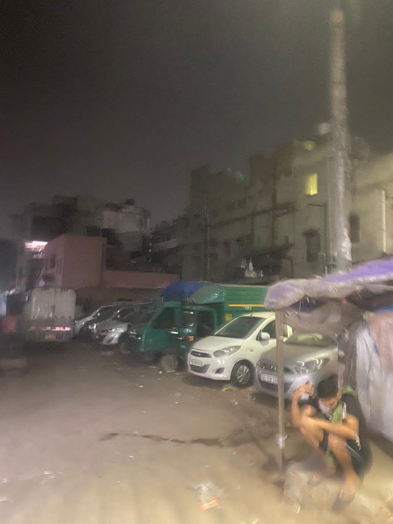cavishalpandey's tweet photo. Semi-High Mast lights at Sushila Mohan, Behind Fire Brigade & Novelty Cinema, Delhi-06 are not operational for few days. @north_mcd has given the work of maintenance to @tatapower_ddl but no action taken even after repeated complaints & people are forced to live in dark #northmcd https://t.co/LorXBczHEI