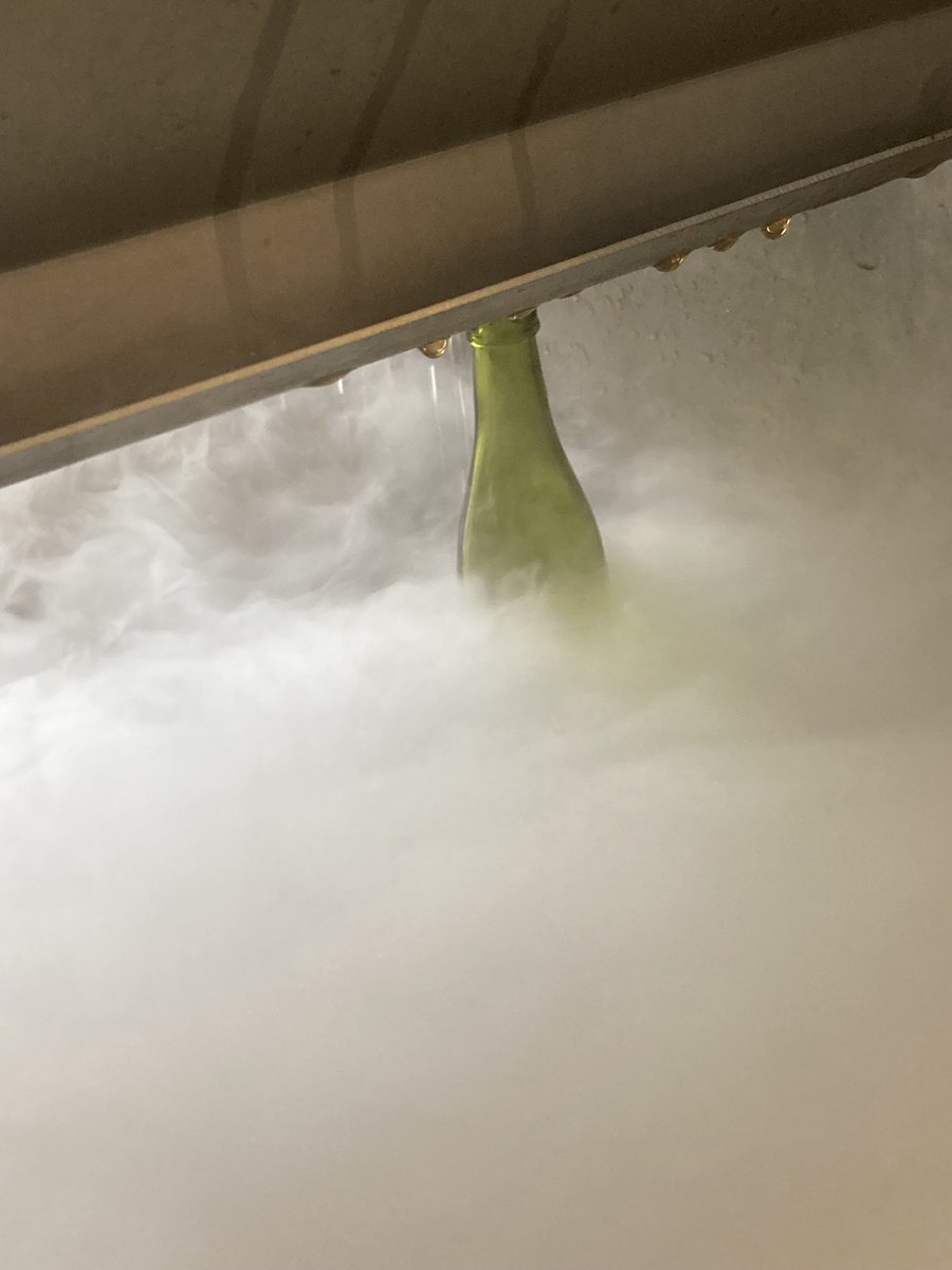 PichonComtesse's tweet image. 2022 Pichon Comtesse blanc - Time for our 1st Vintage white wine making - So glad but also anxious to experiment Chardonnay &amp;amp; Savagnin pressurage, fermentation, stirring… Team Comtesse on fire !!! 💪🤞🏼👊 NG #pichoncomtesse #pichonlalande