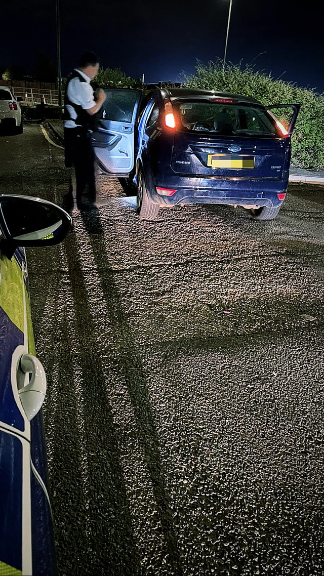 KentPoliceRoads's tweet photo. Last night #RPU1, @KentPoliceSwale, #CPT & @MPSRTPC conducted cross border OP targeting offenders & vehicle crime. x1 arrest following #TPAC on a van confirmed stolen on false plates. A pursuit in #Orpington & many other vehicles stopped in #Dartford. #Teamwork #OpDurfold DC https://t.co/fn4u4u2wJd