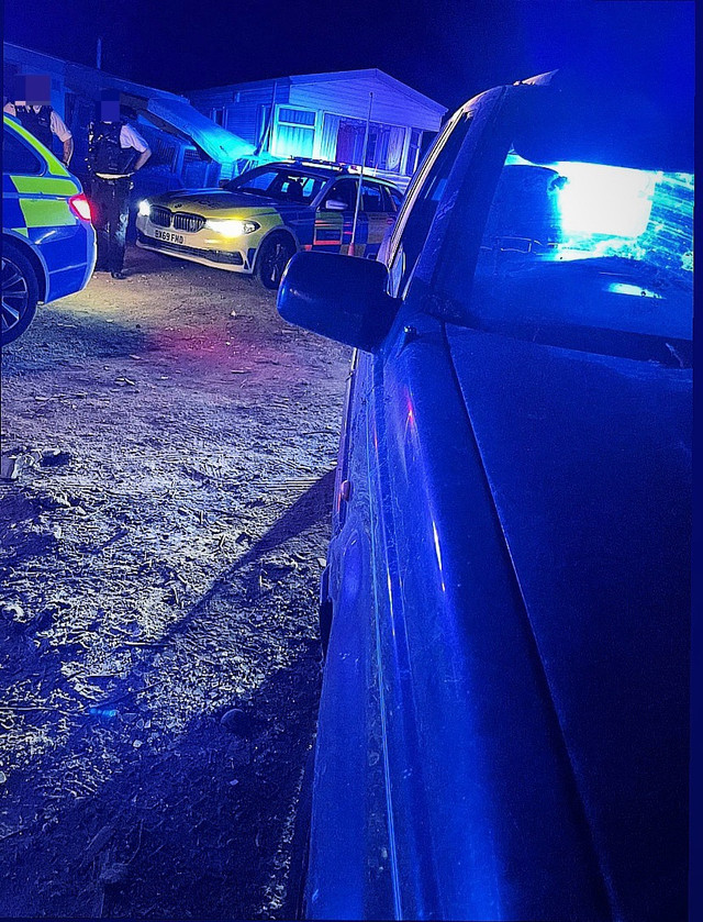 KentPoliceRoads's tweet photo. Last night #RPU1, @KentPoliceSwale, #CPT & @MPSRTPC conducted cross border OP targeting offenders & vehicle crime. x1 arrest following #TPAC on a van confirmed stolen on false plates. A pursuit in #Orpington & many other vehicles stopped in #Dartford. #Teamwork #OpDurfold DC https://t.co/fn4u4u2wJd