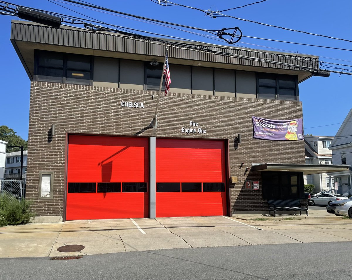 ChelseaScanner's tweet photo. LOOKING GOOD!! 👍👍
Nice new bay doors for
Engine 1 Prattville Fire Station
on Sagamore Avenue.
#FireEngineRed #ChelseaMA https://t.co/eDOVRu2jAo