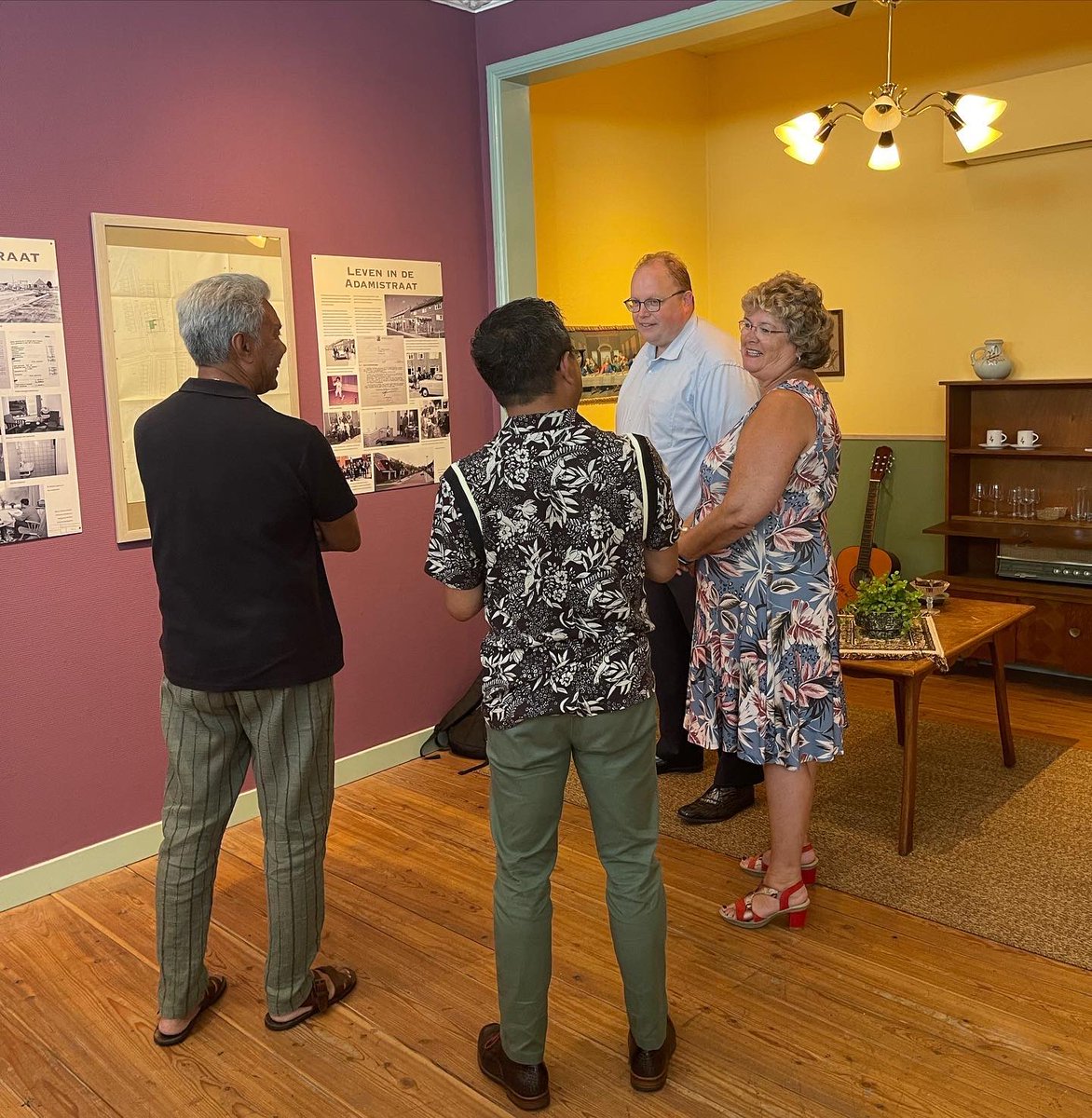 Vandaag ontving de Werkgroep Molukse Historie Appingedam de burgemeester en de wethouder van de gemeente <a href="/Eemsdelta/">Gemeente Eemsdelta</a>, in #museumstadappingedam, voor een bezoek aan de tentoonstelling over de Molukse Historie in Appingedam. 
De tentoonstelling is nog te zien t/m 28 augustus.
