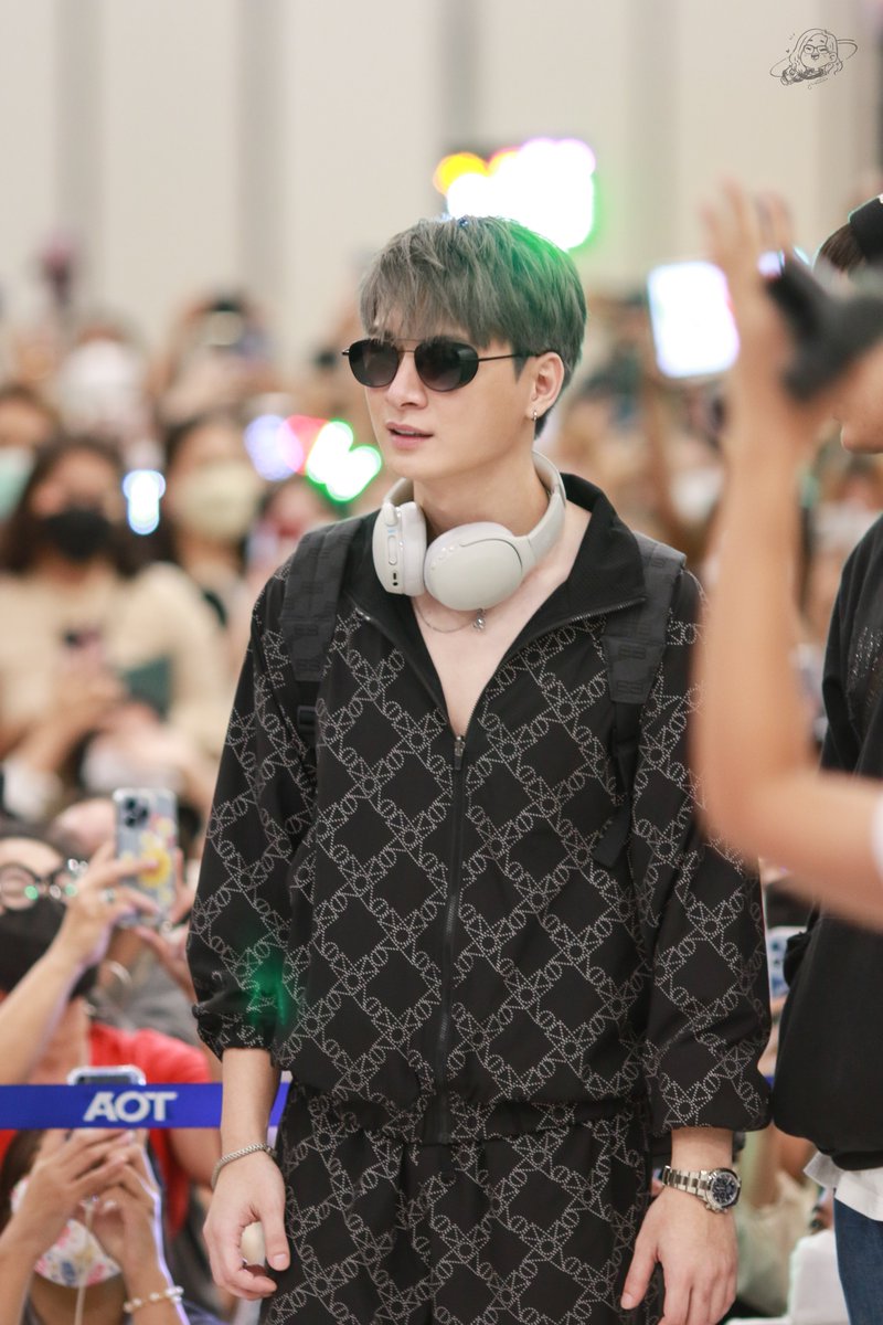 justtan_s's tweet photo. แต่งตัวค่ดเท่ แต่ทำหน้าเหมือนมัฟฟิน🤣💖
@kristtps 
#KristPerawat #GMMTVreadyforJapanD2
#justtanpixz https://t.co/BzvIzRHOno