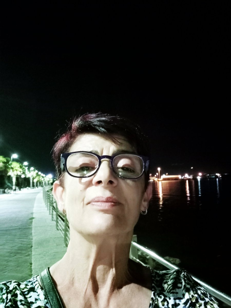 annarita_cardia's tweet photo. E dopo una abbuffata di sushi e #Funtanaliras, una lunga passeggiata sul molo #susiccu per digerire il tutto. La splendida serata regalatami da mia figlia ❤️ https://t.co/4Q8QUpFX8l