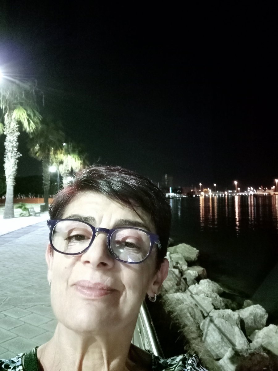 annarita_cardia's tweet photo. E dopo una abbuffata di sushi e #Funtanaliras, una lunga passeggiata sul molo #susiccu per digerire il tutto. La splendida serata regalatami da mia figlia ❤️ https://t.co/4Q8QUpFX8l