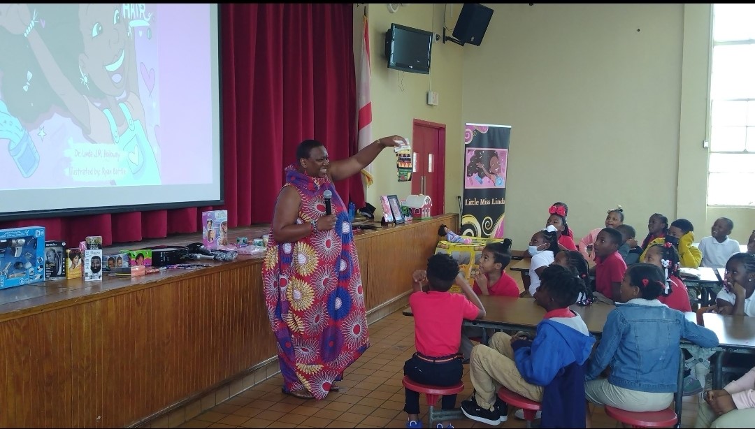 Thank you to Dr. Linda J.M. Holloway, who brought a message of self-love and empowerment to Dannelly Elementary as she read her book “I Love My Happy Hair” to third-graders! #MPSRising #LetsGetIt
