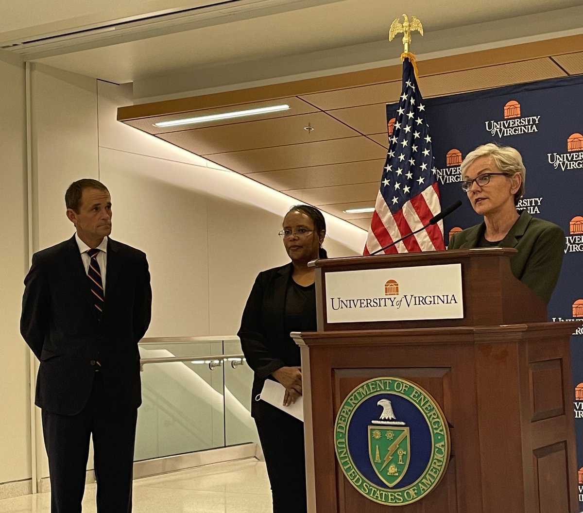 DrChawz's tweet photo. Fantastic visit and announcement by @SecGranholm and Dr. Berhe! Excited to be working on a Green H2 project led by @Dr_S_Zhang with @GunnoeGroup and Huiyuan Zhu here at UVA and great external collaborators. Funded by @doescience and introduced by @presjimryan https://t.co/cyZrCRdmFk