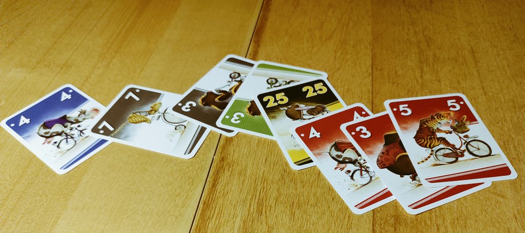 digitaleflaneur's tweet photo. Was #Cathala wirklich beherrscht sind kleine Spiele mit schmalen Regen, die von Partie zu Partie gewinnen. War bei allen King/Queen-Dominos & ist auch bei #Velonimo so. Spielt sich schnell weg, macht ordentlich Laune und hat gestern alle geplanten Spiele ausgestochen. #boardganes https://t.co/3LtP7ppeCD