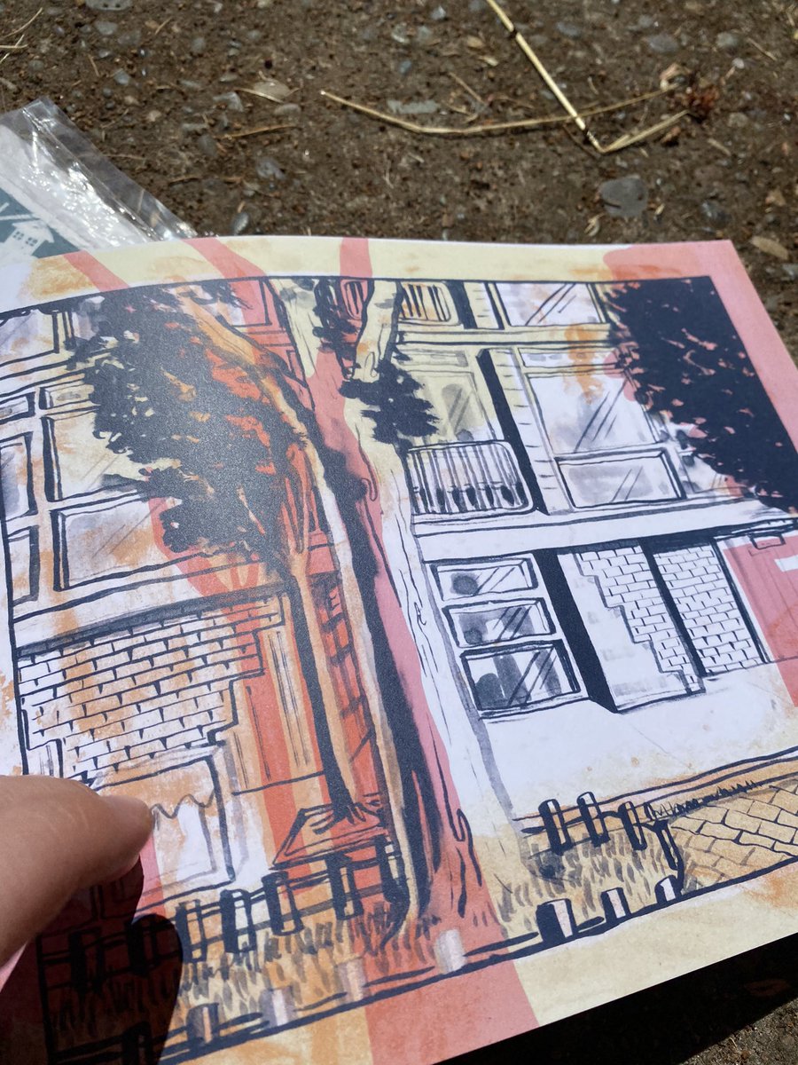 maddkroillo's tweet photo. i made a book! it’s real and here! if you’d like to order a copy from me, let me know and i can ship it out!

#illustration #graphicmemoir #artistsontwitter https://t.co/PM7GE35JJ8