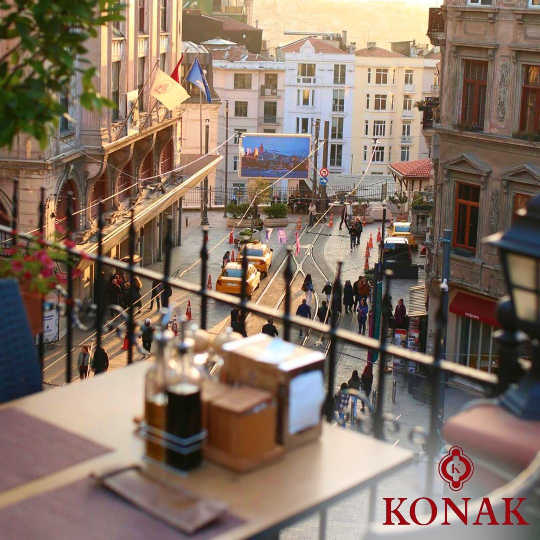İstiklal Caddesinde akışı izlerken gün batımında efsane lezzetler tatmaya ne dersin?

How would you like to taste legendary flavors at sunset while watching the flow on Istiklal Street?

#konakkebap #konakkebaptaksim #kuzuşiş #kebab #döner #çöpşiş #kebap #iskenderkebap #lahmacun