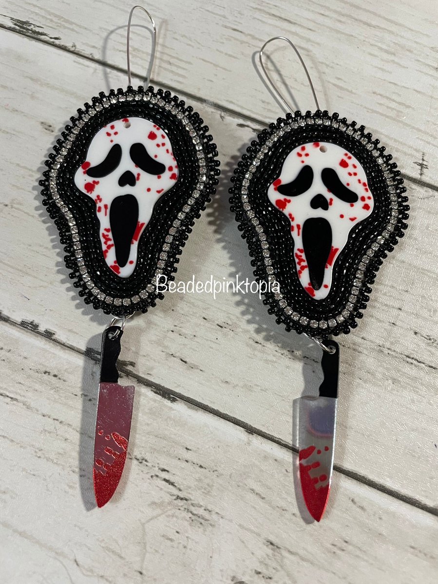 beadedpinktopia's tweet photo. Excited to share the latest addition to my #etsy shop: Scream Ghostface beaded earrings. Halloween earrings.https://t.co/IM0pBcEwfP #nativebeadwork #halloweenmask #jewelry #screamghostface #screamearrings #ghostface #halloween #beadedpinktopia https://t.co/5zQKIdkese
