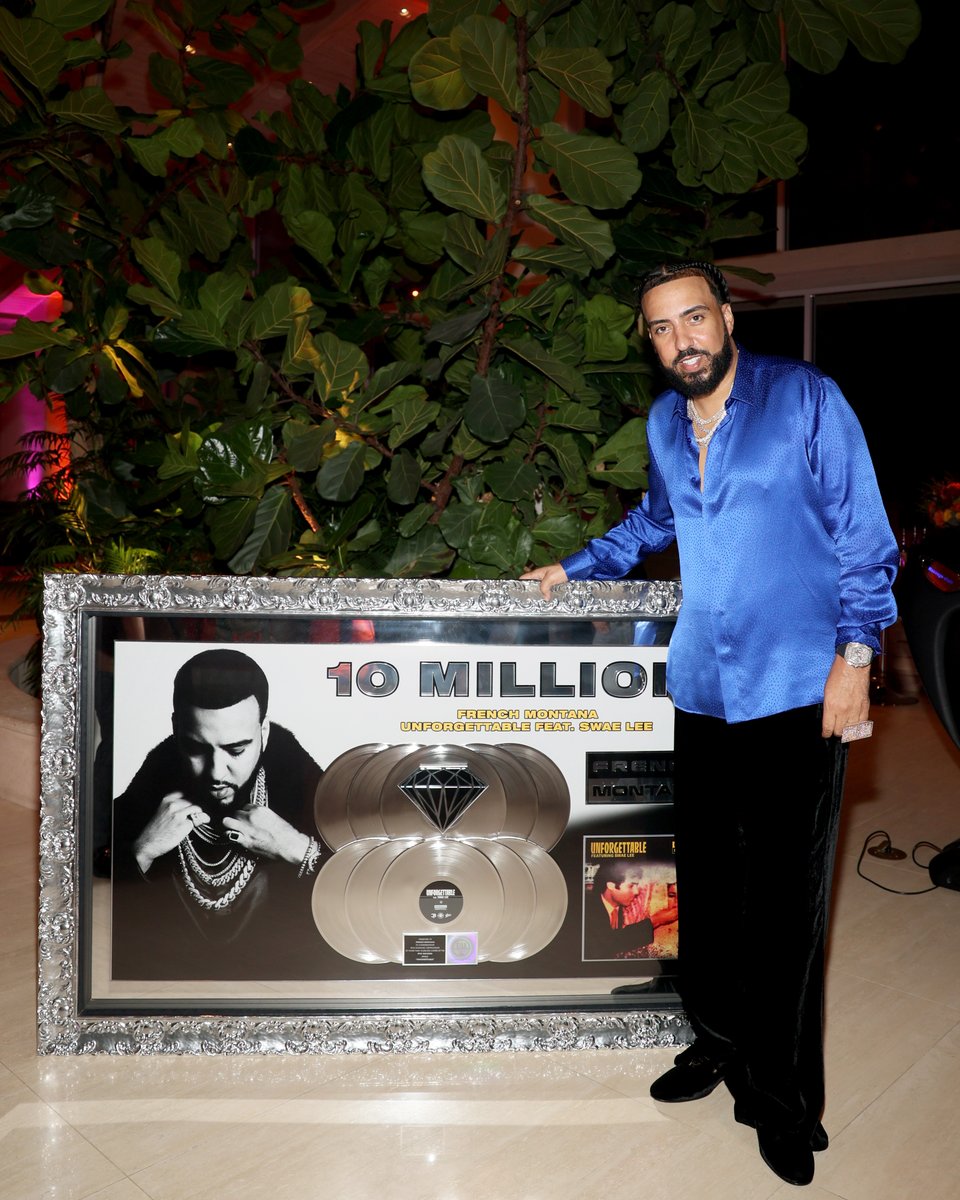OnTheRedCarpet's tweet photo. CONGRATULATIONS to @FrencHMonTanA.  He received a certified diamond plaque for his song "Unforgettable" at a special dinner event in Hidden Hills, CA. 
(Photo: Natasha Campos/Getty Images for French Montana)
#FrenchMontana #music #celebrity https://t.co/MhRTrV9ys0