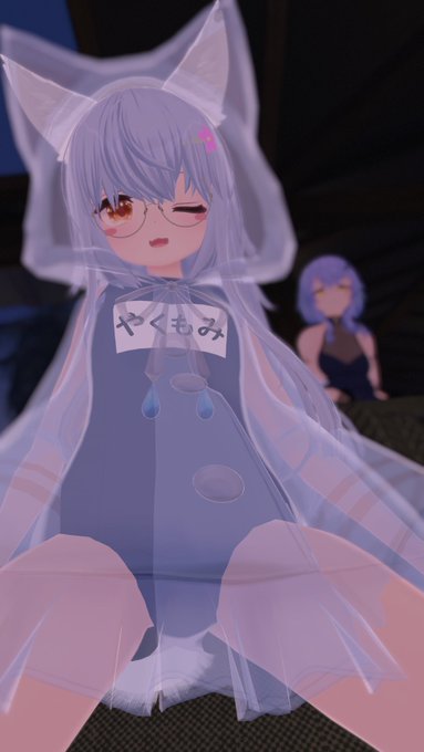 今日の自撮(小) とフレアさんの太ももに捕食される 