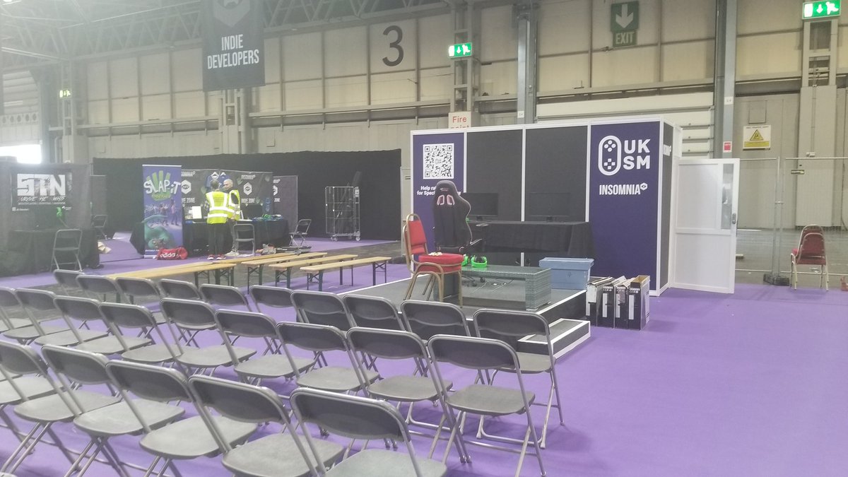 UKSMLIVE's tweet photo. WE HAVE ARRIVED AND BUILDING HAS STARTED!

(Also we have chairs this time) https://t.co/Bs8tlK7FNR