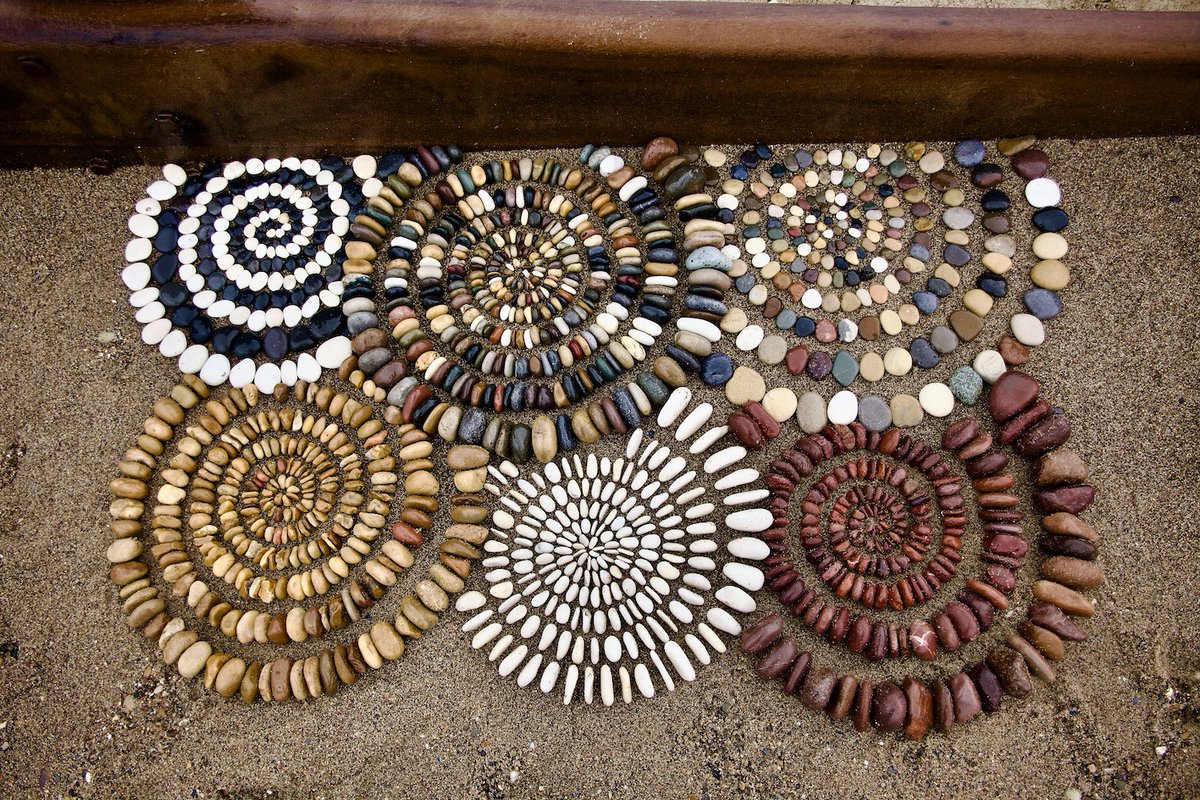 Withernsea Spirals
Rain and wind all day, got absolutely soaking, camera, phone everything. Hardly seen a soul (dont blame anyone for that). But did make this. @active_coast #Withernsea #Beach #Pebbles #landart #beachart #Yorkshiure #Yorkshirecoast #Eastyorkshirecoast