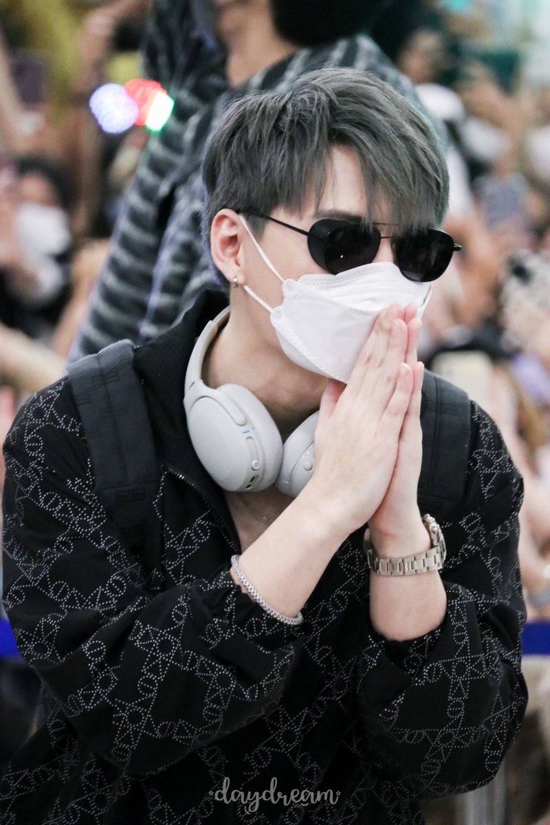 destinylineKM's tweet photo. มือไม้อ่อนมากเลยหนู 🥺🫶✨

#GMMTVreadyforJapanD2 
#KristPerawat
#dayxdreams_ https://t.co/YfEKaZGhfx