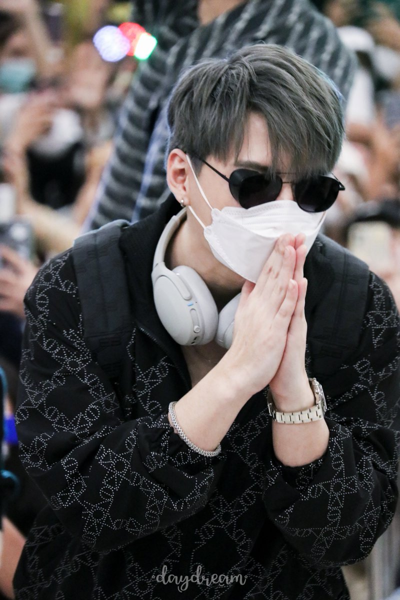 destinylineKM's tweet photo. มือไม้อ่อนมากเลยหนู 🥺🫶✨

#GMMTVreadyforJapanD2 
#KristPerawat
#dayxdreams_ https://t.co/YfEKaZGhfx