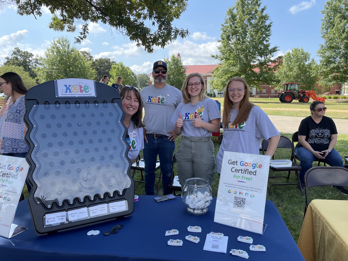 Student picnic day!!!!!!!! ⁦@rebecca_rsimons⁩ ⁦<a href="/happy_shelby/">Shelby✨</a>⁩ ⁦<a href="/KATE_MSU/">KATE_MSU</a>⁩