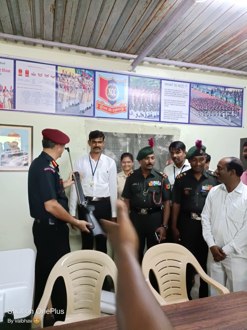 Solapur15's tweet photo. The rising day of NCC under 38 Maharashtra Battalion NCC Solapur at Deepak Aba Salunkhe College of Arts and Science kohale https://t.co/zxRGKQPako
