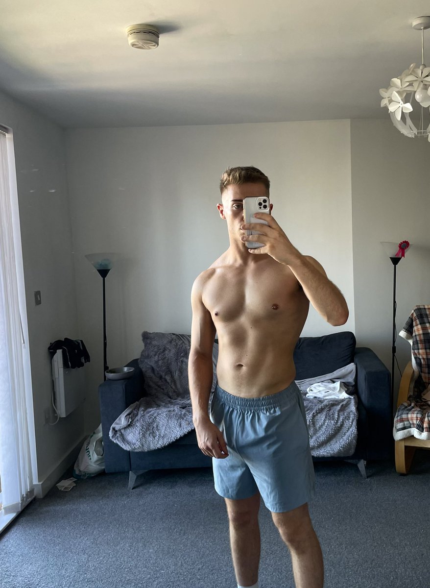 samjxnes's tweet photo. obsessed w my new mirror https://t.co/TteysexYUB