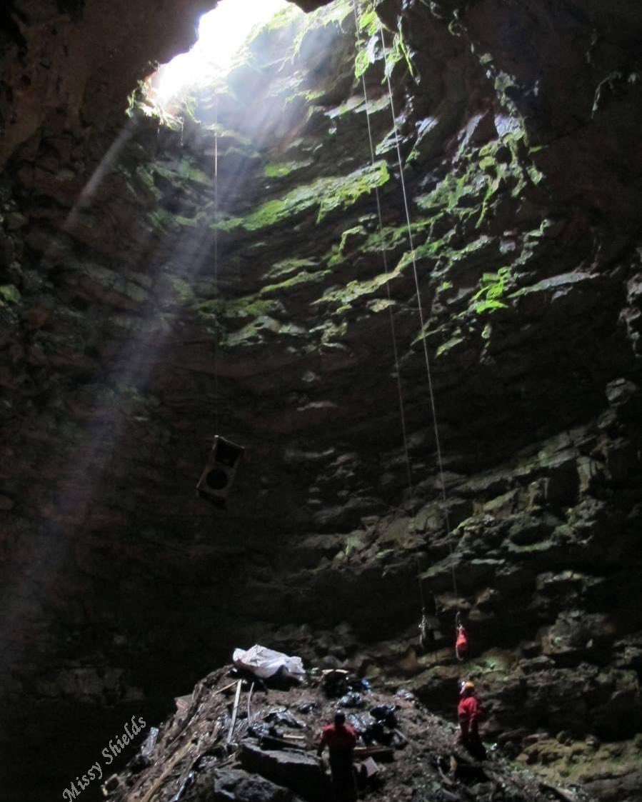american_cave's tweet photo. #throwbackthursday 

A sinkhole clean-up project around 2010 located in Hart County, KY. This sinkhole contained several years worth of trash; including washer and dryers, kitchen appliances, among other large items, and everyday trash. 

Photo credit: Missy Shields

#sinkhole https://t.co/FArgfea4oz