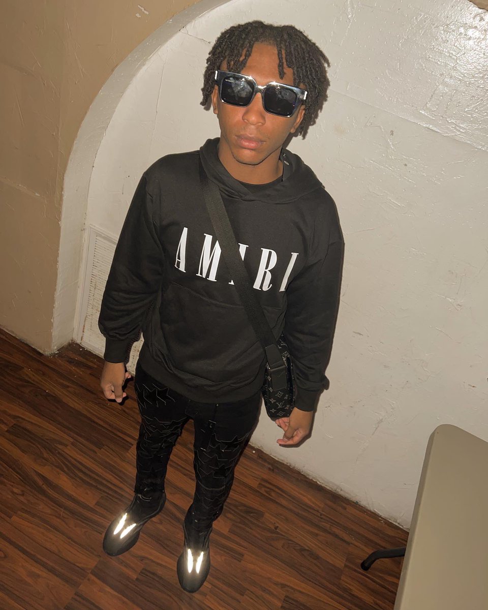 Dripant1's tweet photo. young nigga stayed down, im getting big bucksโป๏ธ #CertifiedDripper https://t.co/UCVcMrtQSt