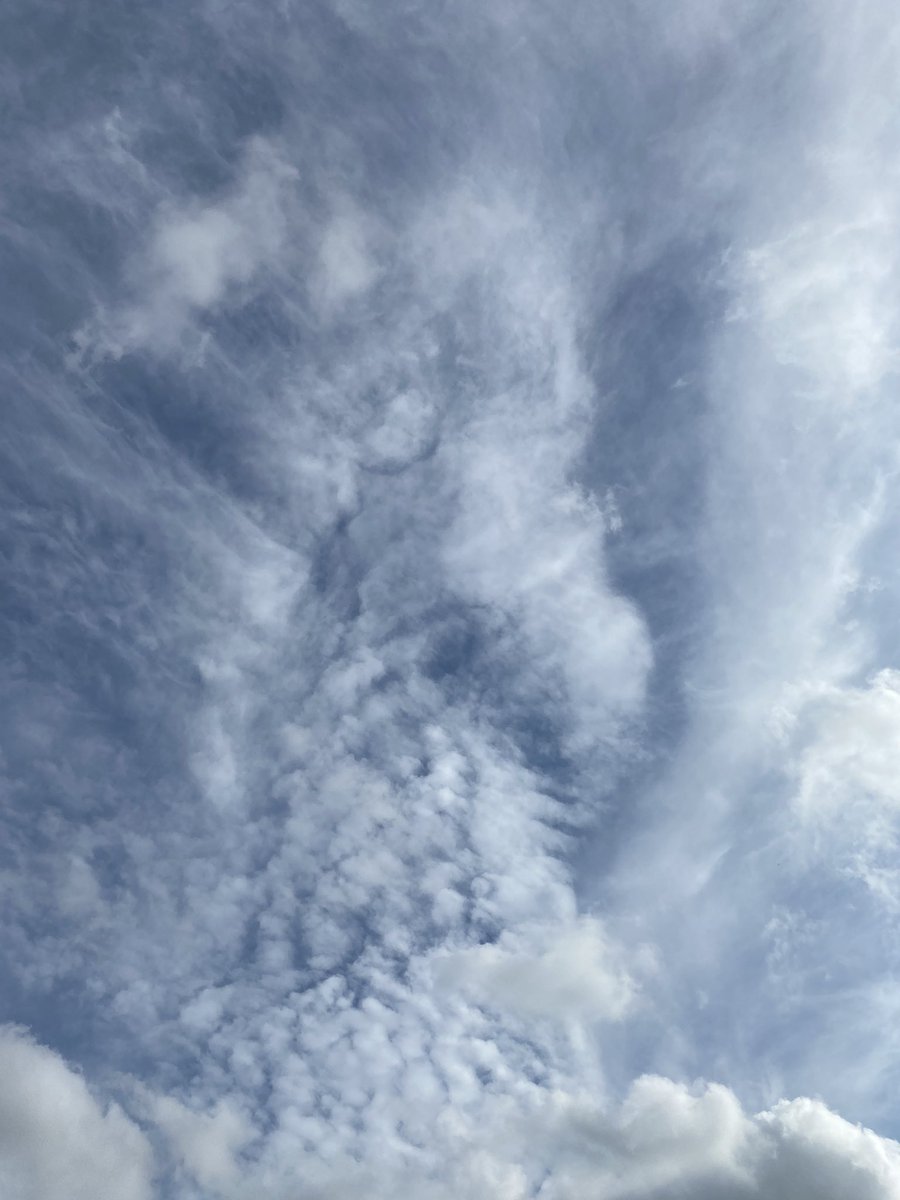 BerthaSpan's tweet photo. Rain clearing up @UPL_UK taken in Kent https://t.co/RVKrkT89i0