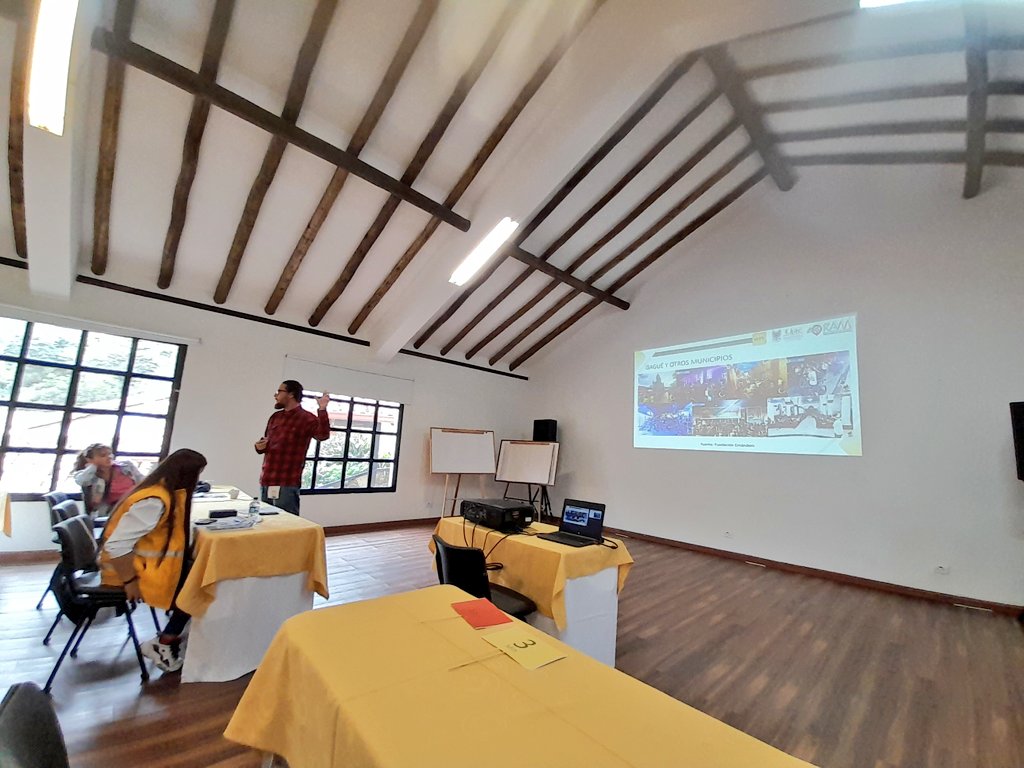 dhidalgo65's tweet photo. .@TutoKaffure y su grupo prestan los paseos patrimoniales en bicicleta y a pie en Ibagué y en otros municipios @FunENTANDEM en #CCTT2022 
PMTs en movimiento
Para todas las edades https://t.co/V5SU1syQTO