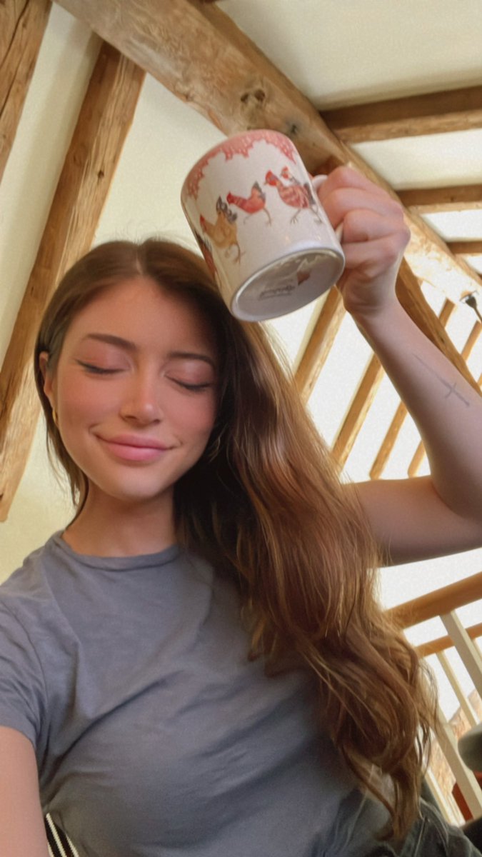 Chrissy Costanza tweet media