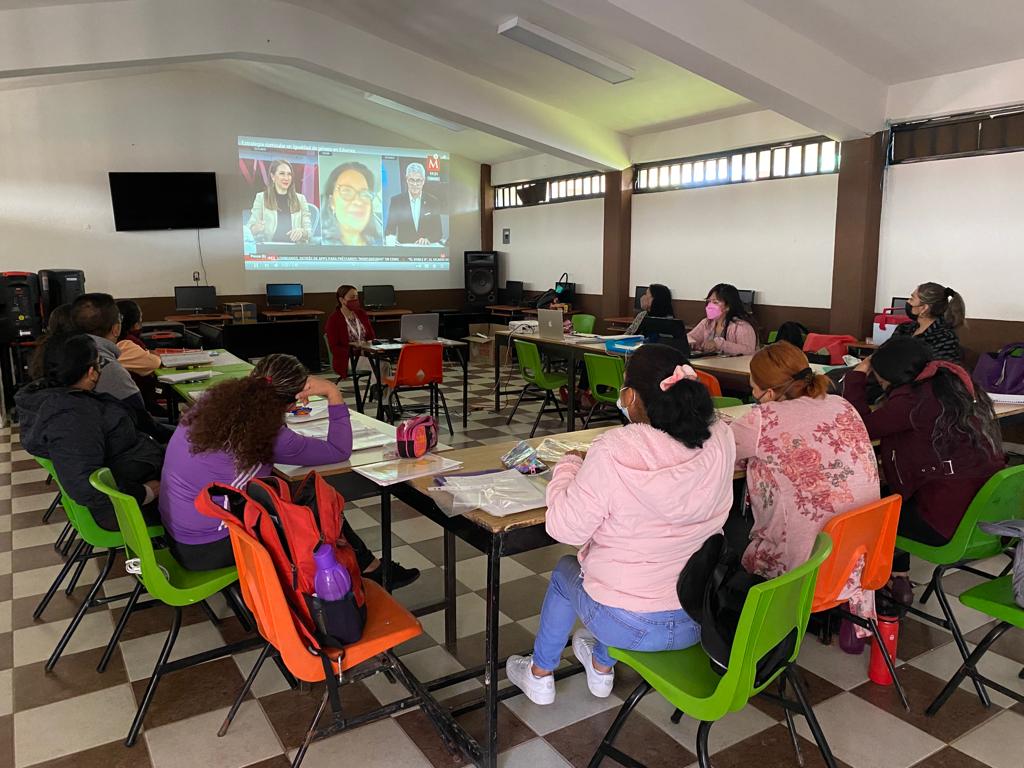 ISMAELR72622261's tweet photo. Se de a conocer el mensaje del Gobernador Del Estado De México. Lic. Alfredo Del Mazo Maza,  presentando la estrategia curricular en la igualdad de género, única en todo el país. 
@alfredodelmazo
#IgualdadDeGéneroEdoméx 
#CTE 
@geramonro05 
@TinocoGRogelio  
@SEB_Edomex https://t.co/RUL3KQ0ePp