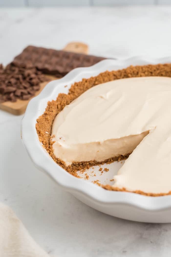 aclassictwist's tweet photo. This is the ultimate no-bake pie recipe, with a caramel filling and a crumbly topping.
The perfect dessert for those who want to enjoy the taste of fall without having to go through the hassle of baking.
No Bake Caramel Pie- https://t.co/zzvVi0pcaN
#aclassictwist #dmvbaker https://t.co/DnvrHVkysn