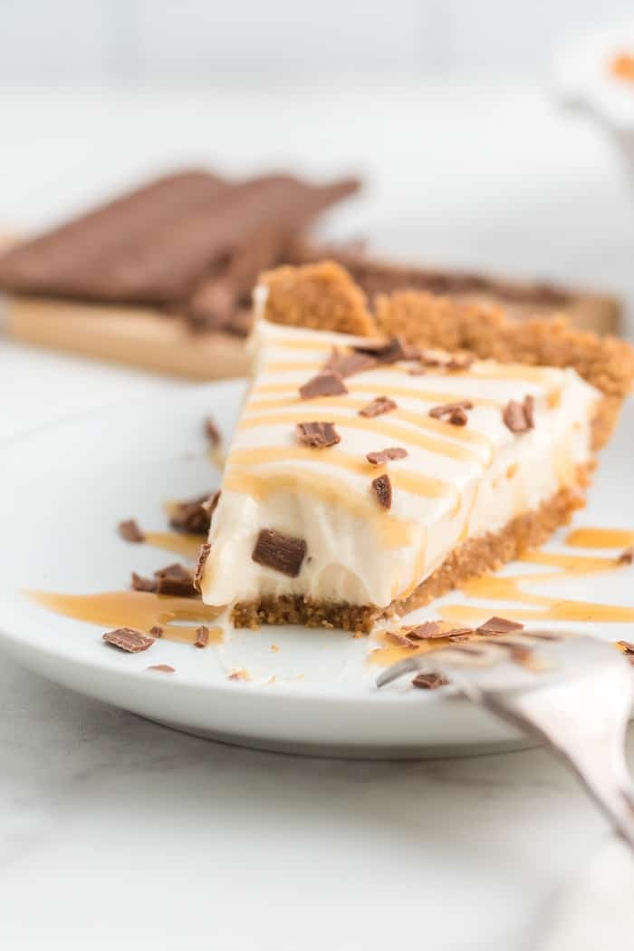 aclassictwist's tweet photo. This is the ultimate no-bake pie recipe, with a caramel filling and a crumbly topping.
The perfect dessert for those who want to enjoy the taste of fall without having to go through the hassle of baking.
No Bake Caramel Pie- https://t.co/zzvVi0pcaN
#aclassictwist #dmvbaker https://t.co/DnvrHVkysn