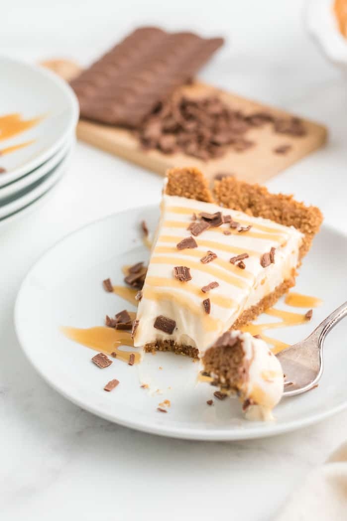 aclassictwist's tweet photo. This is the ultimate no-bake pie recipe, with a caramel filling and a crumbly topping.
The perfect dessert for those who want to enjoy the taste of fall without having to go through the hassle of baking.
No Bake Caramel Pie- https://t.co/zzvVi0pcaN
#aclassictwist #dmvbaker https://t.co/DnvrHVkysn