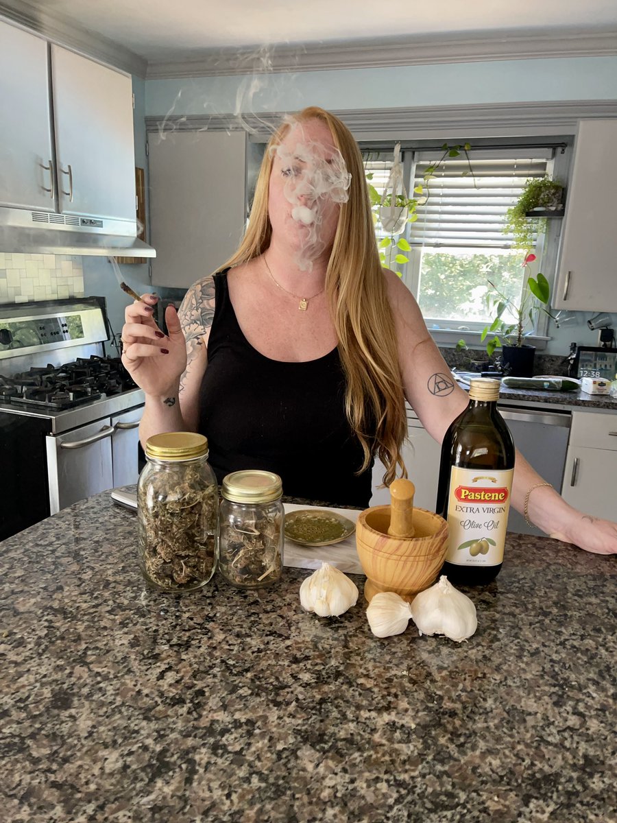 Made homemade sauce from my garden tomatoes yesterday 😊🇮🇹🍝💨 #tomatosauce #homemadesauce #italian #sauce