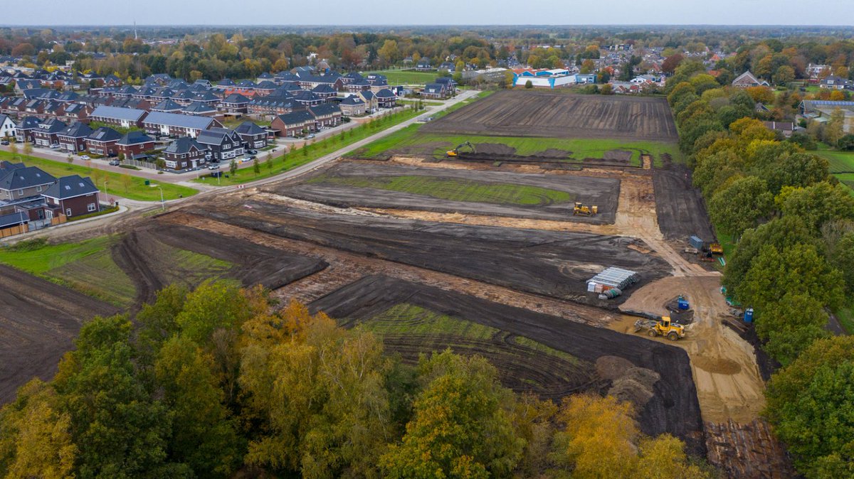 Nieuws | In onze gemeente worden sneller en meer nieuwe woningen gebouwd.

Ook in:
👉 Sibculo
👉 Lutten
👉 Kloosterhaar
👉 Mariënberg
👉 Gramsbergen
👉 Bergentheim

We werken aan plannen voor Slagharen, Balkbrug en Dedemsvaart.

Benieuwd? Lees verder hardenberg.nl/actueel 🏘️