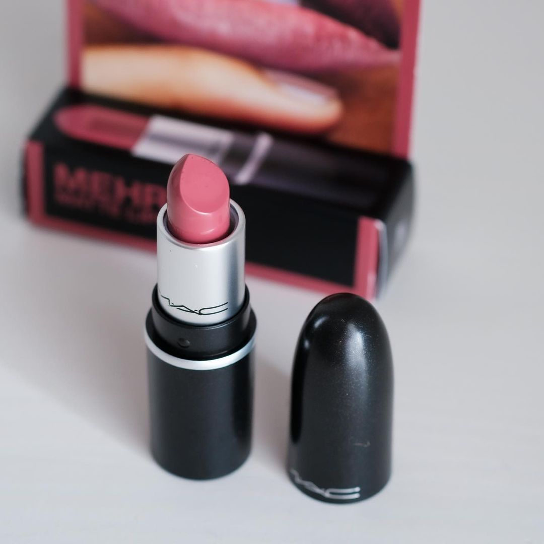 MACcosmetics's tweet photo. Back-to-back classes all day?! Swipe on a low-key look that'll stay put with long-wearing Matte Lipstick / Mini M·A·C in Mehr! #MACToSchool #MiniMAC
https://t.co/NUmmrlqaks https://t.co/kV6Nd5HCIB