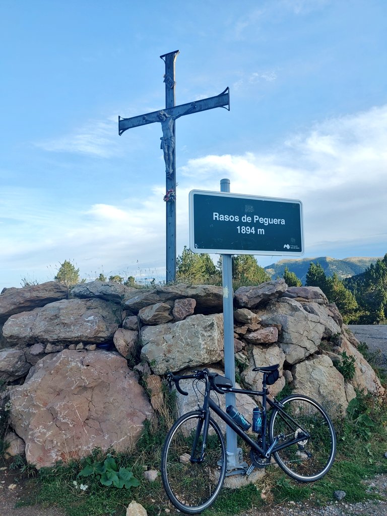refugirasos's tweet photo. 🚴🏻‍♀️ Rasos de Peguera 🚵🏼‍♂️

Si voleu fer el port de #RasosdePeguera o camins i corriols per la zona teniu vàries opcions:

Cicloturisme, gravell i BTT: https://t.co/So0lVh3JpX

Ruta BTT i gravel des de Sant Llorenç: https://t.co/A1zbK4UWZK

 📈 Altimetries via @ramacabici https://t.co/aQTqqsJ5YX