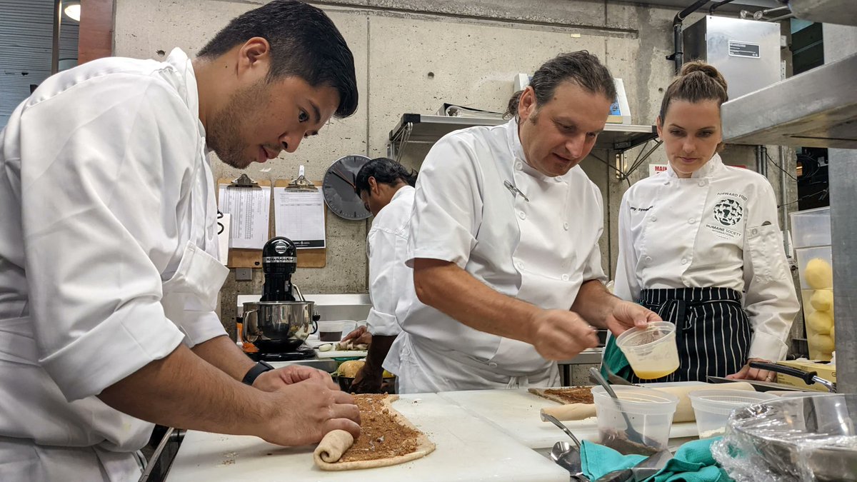 nutrisci_uoft's tweet photo. Check out this article in @NatObserver featuring @amysymington, a chef and PhD student in the Bazinet lab👩‍🍳 
📰"U of T chefs serve up new menu of plant-based dishes" ⬇️
https://t.co/Nrh2pCs042 https://t.co/0tIGlJclVA