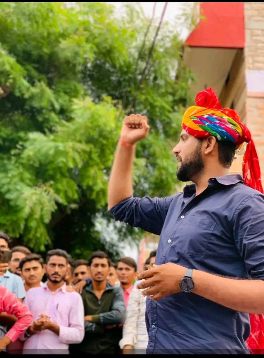 HarendraJnvu's tweet photo. किसान पुत्र के संघर्ष को बेकार मत जाने देना , एक चुनना , नेक चुनना ।

हरेन्द्र चौधरी ✌️✌️
बैलेट न. 2 ✌️
@NSUIRajasthan https://t.co/pMATm80CX0