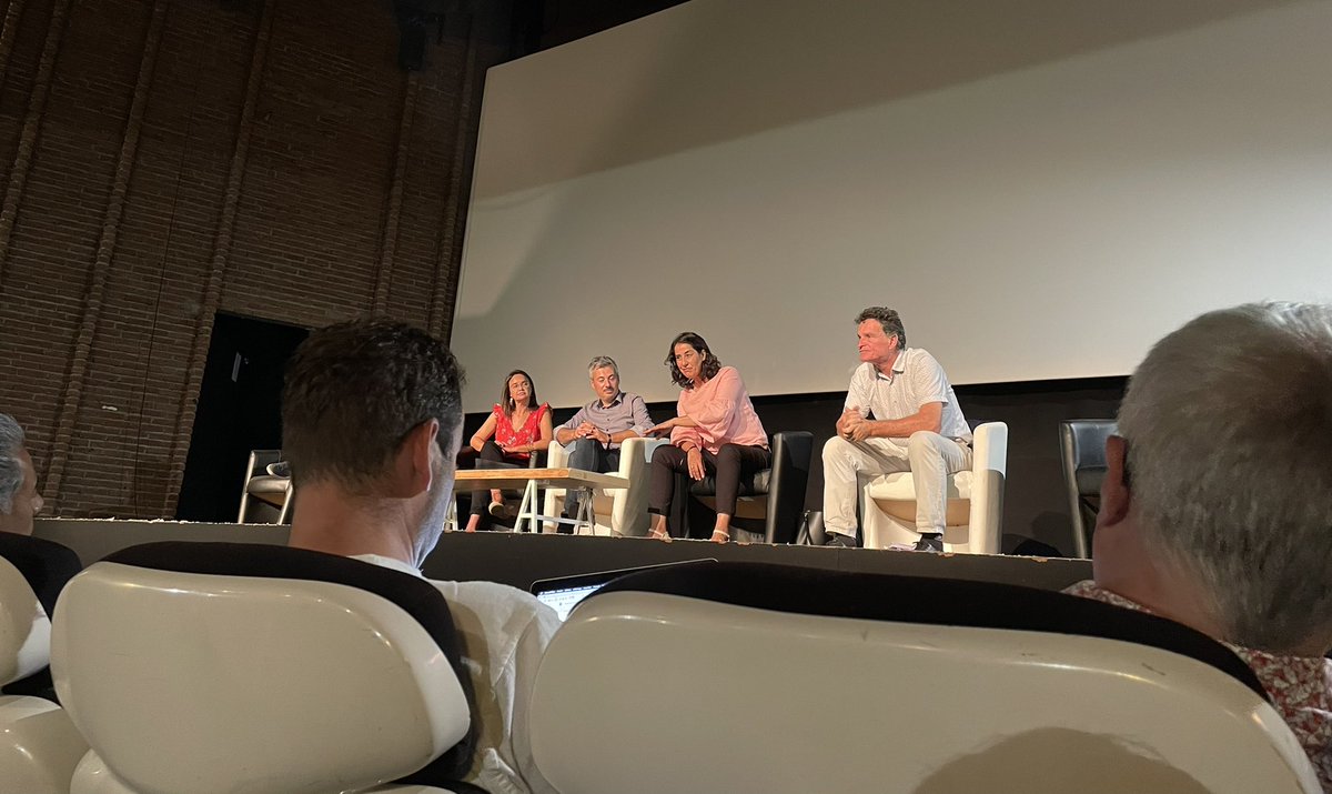 Inakiechaniz's tweet photo. Présent au #FNESER pr participer à la table ronde « Susciter et valoriser l’engagement des jeunes élus socialistes et républicains » mais aussi pour écouter mes camarades sur les langues & cultures régionales et la culture dans les territoires.
Maintenant place au #CamPuS22 🌹 https://t.co/P6noz1oG6U