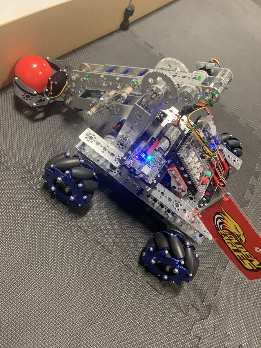 saradeannebloom's tweet photo. Robots and drones. Toys for big kids at @pitscoed! #lk2022 https://t.co/P3xYlO9N0V