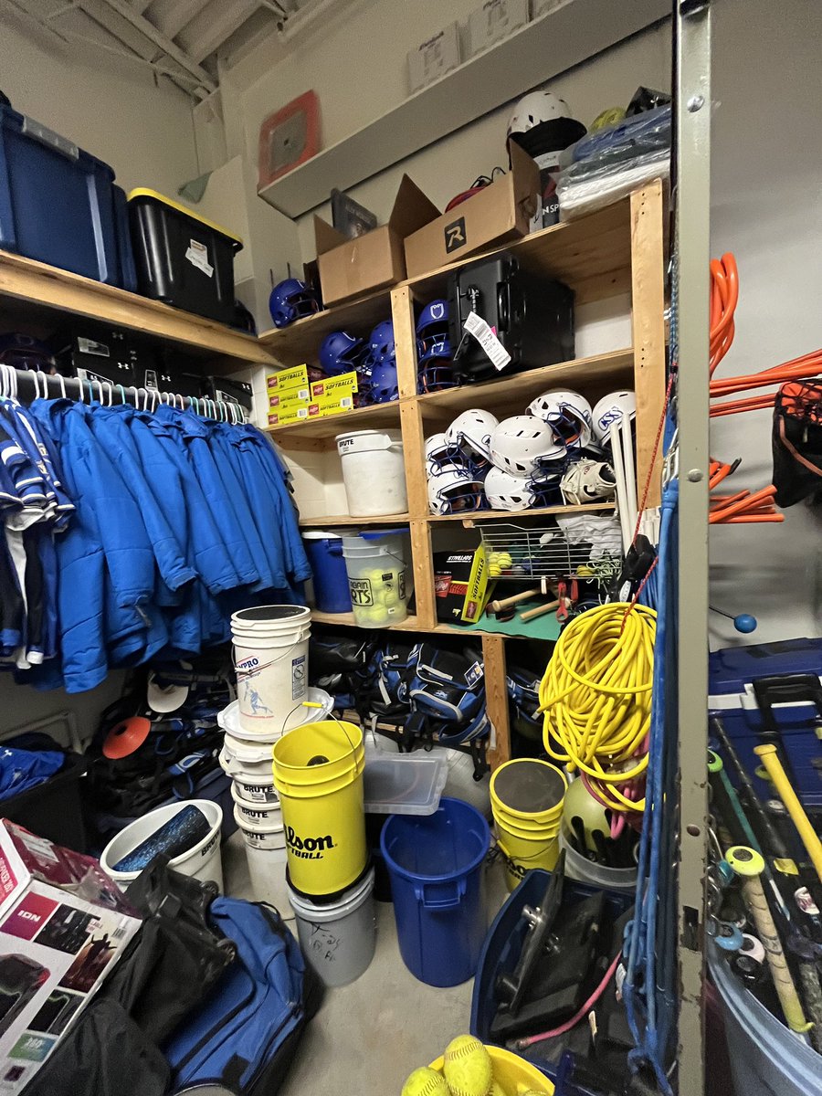 rdawson14's tweet photo. Before and after by the organizing magicians  - thank you @HadlichGrace and @karibreuer_ !!! #saintsdo https://t.co/2kLl7pl3St