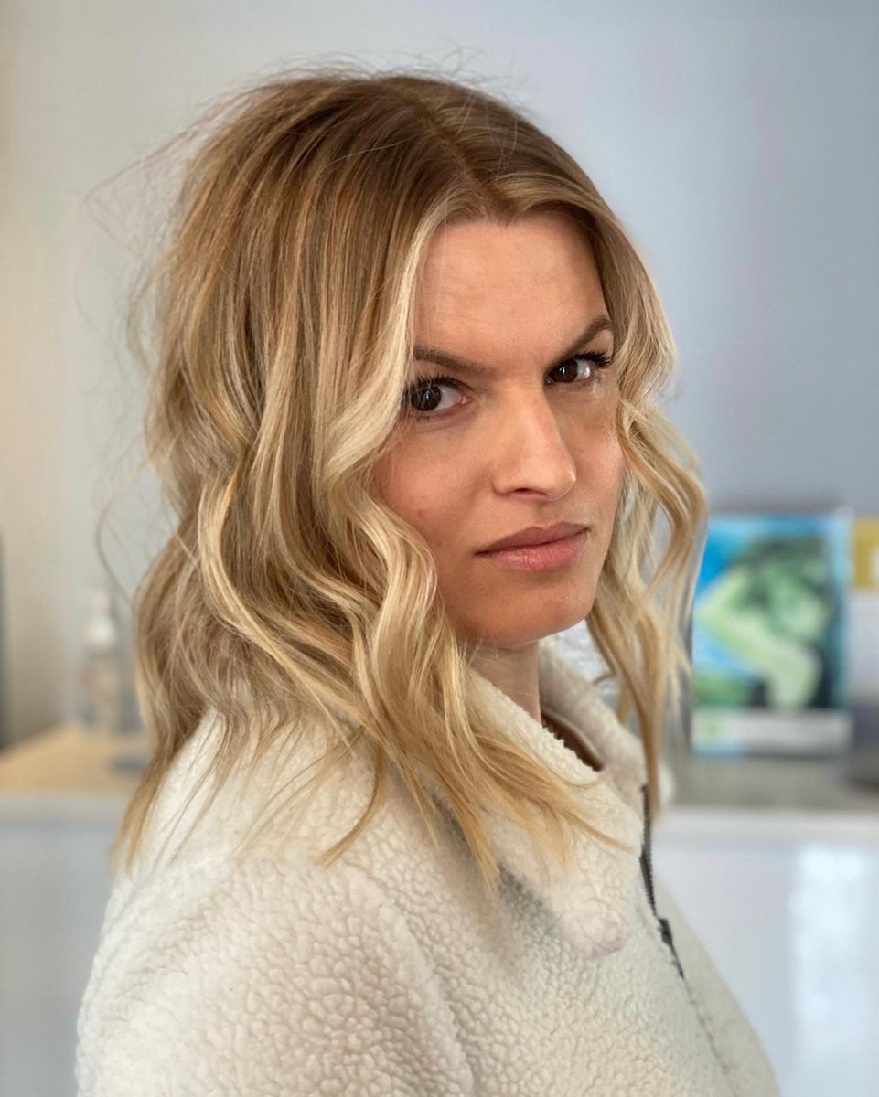 zoomhairsalon's tweet image. There are so many variations of blonde!
AND WE LOVE DOING ALL OF THEM!

Hair by @nataliapetcu_
_____________________________________
 #balayageartists #rootmelt
#blendedhair #balayagehighlight
#dimensionalblonde
#instahaircolor #aheadhairmedia
#livedinblonde #colourcorrection #un