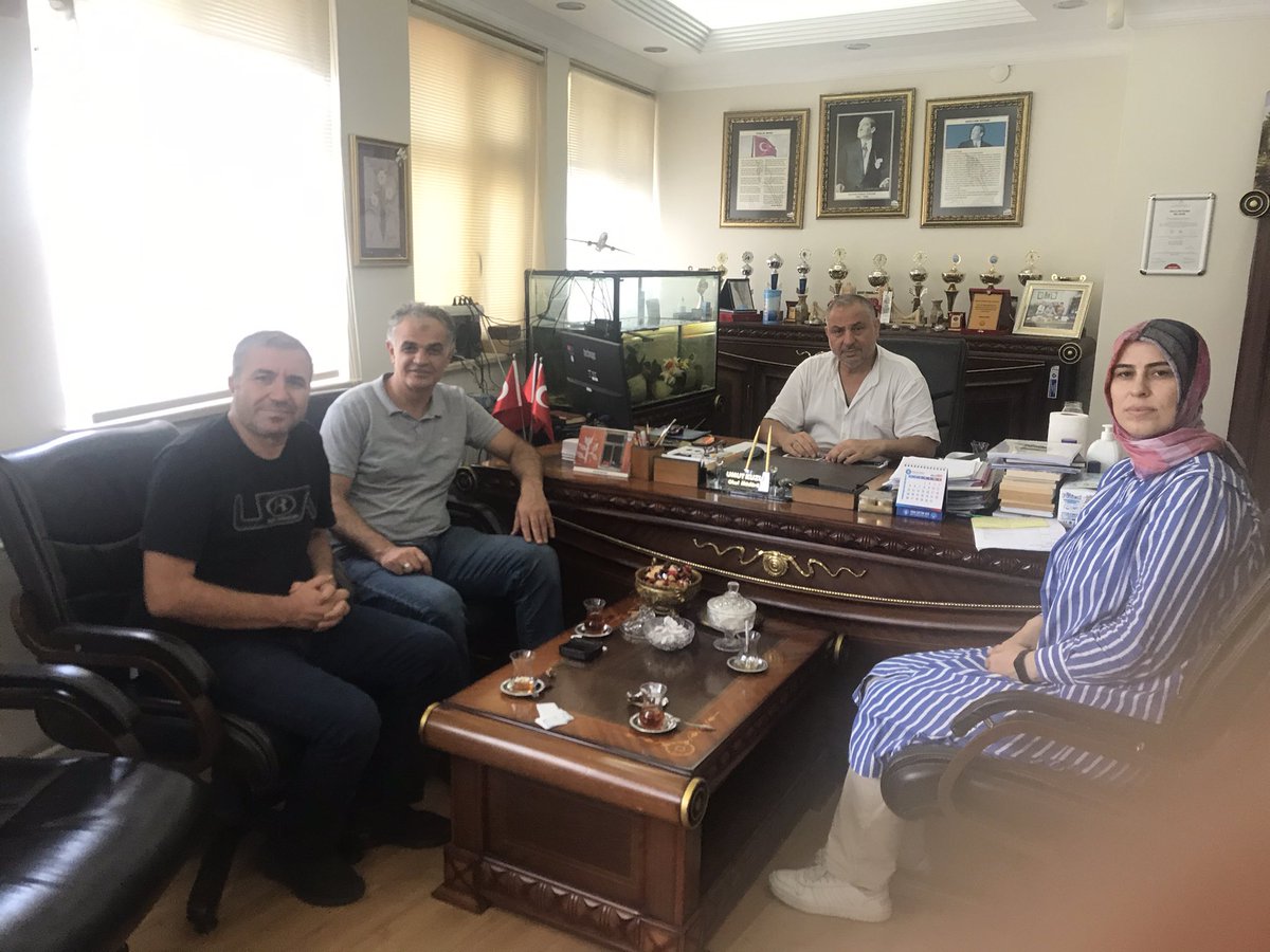 Kurum ziyaretlerimize, arkadaşlarımız ile istişarelere devam ediyoruz.
✅ Çapa ilkokulun da yeni göreve başlayan Haluk Öztemür 
✅ Ahmet Rasim Lisesin de yeni görevine başlayan Ömer Kır
✅ Nişancı Mehmet paşa ilkokulu Umut Kuzu 
Müdürlerimize misafirperverliği için teşekkürler.