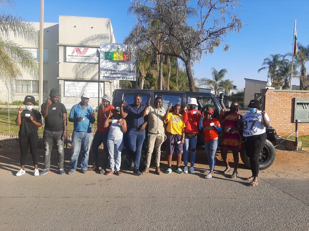 bulawayoblue's tweet photo. This is #Pumula Ward 17 at the ZEC offices in Bulawayo today. Champion Eric Gono calls the today's registrants "the revolutionary new voters of #Pumula Ward 17". #KangeneUmfana
#RegisterToVoteZW https://t.co/IJwE2ojANK