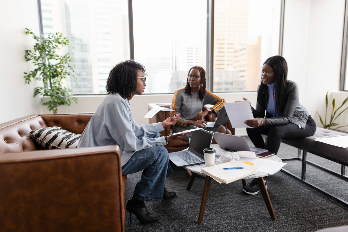 The power of getting together – in real life. 

Get in touch to book your next meeting at Workhaus today! 
hubs.la/Q01kXd340