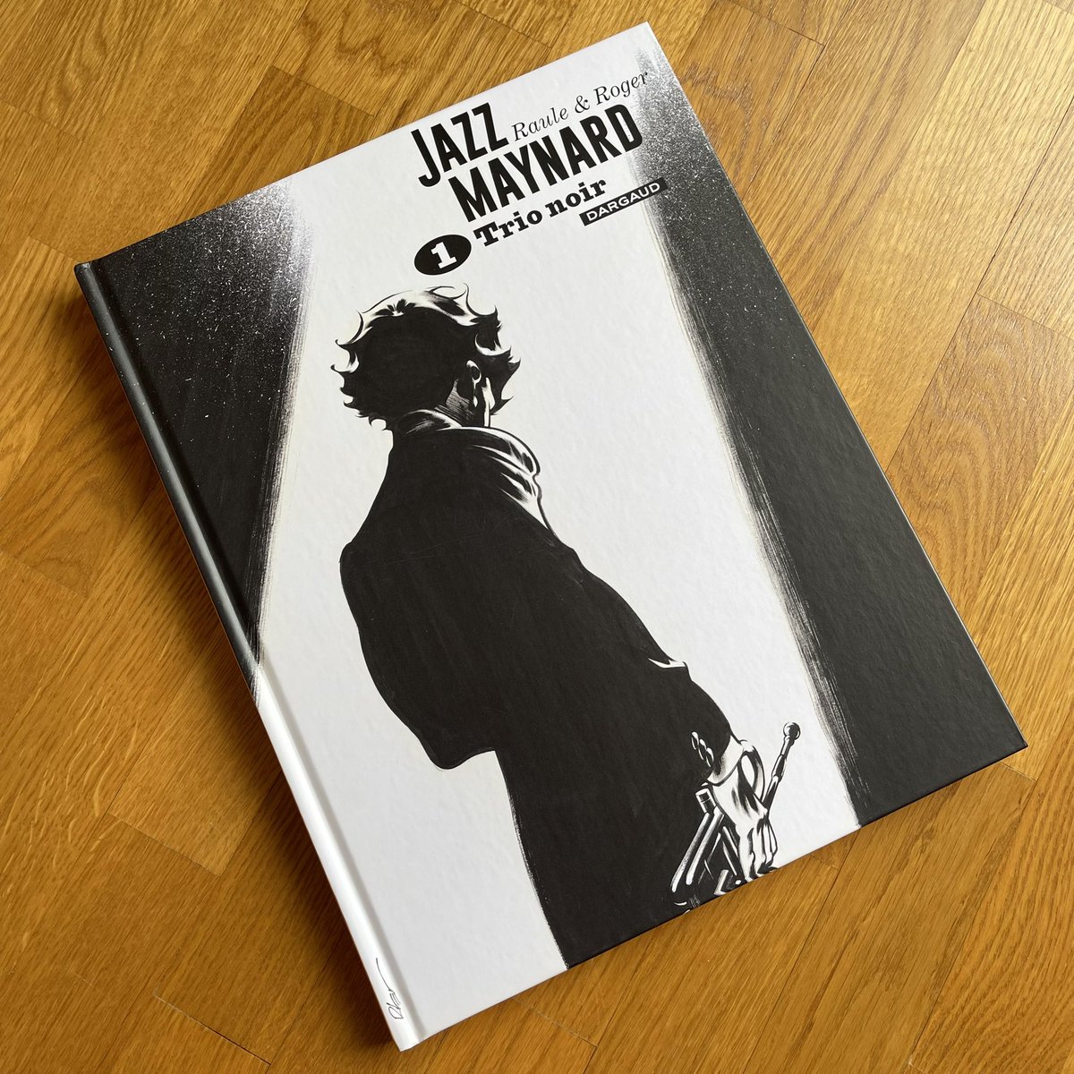 Gnappbd's tweet photo. La claque 😱 !
📚J’ai découvert #JazzMaynard avec cette édition #BD #NoirEtBlanc aux @EditionsDargaud 
Récit immersif qui va à 200 km/h, personnages charismatiques et attachants, dessin de #RogerIbanez magnifique et très élégant !
😌 C’est excellent !
- Julien -
😉@YvesSchlirf https://t.co/tjZmjMHIGd