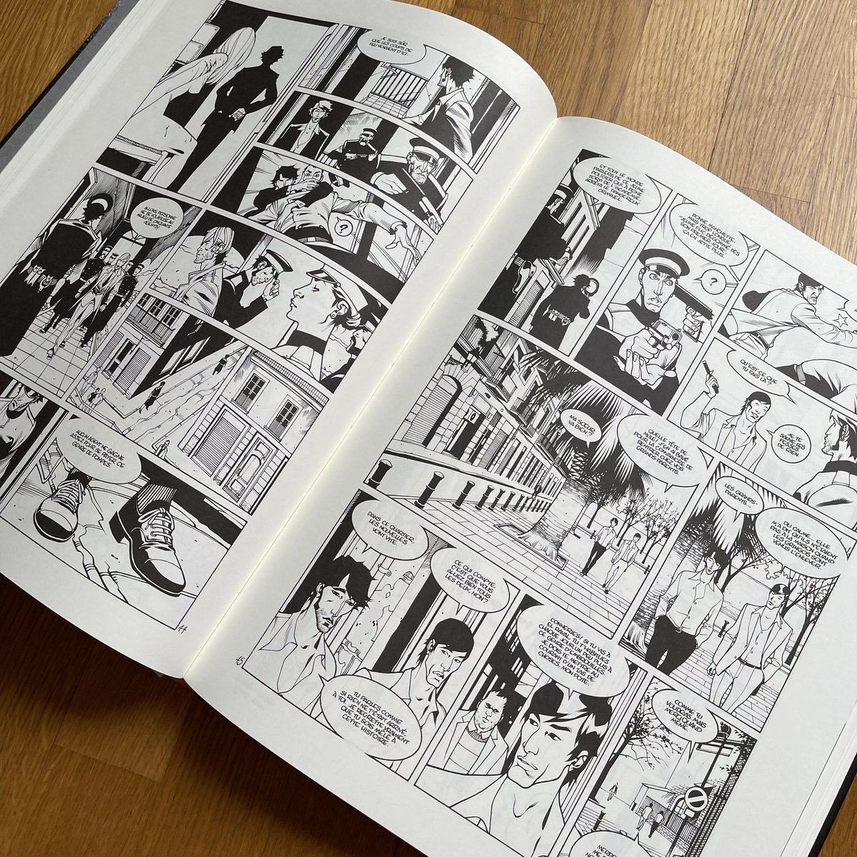 Gnappbd's tweet photo. La claque 😱 !
📚J’ai découvert #JazzMaynard avec cette édition #BD #NoirEtBlanc aux @EditionsDargaud 
Récit immersif qui va à 200 km/h, personnages charismatiques et attachants, dessin de #RogerIbanez magnifique et très élégant !
😌 C’est excellent !
- Julien -
😉@YvesSchlirf https://t.co/tjZmjMHIGd